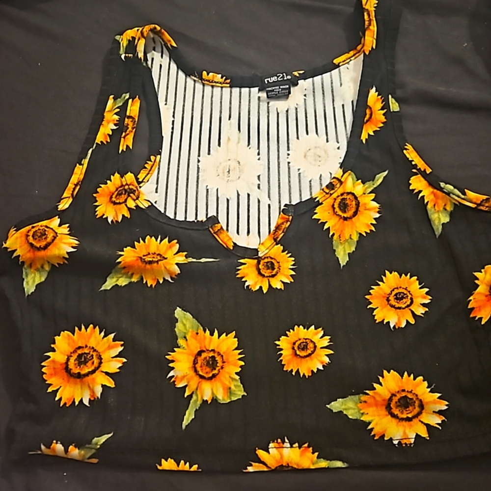 Sunflower crop top Rue21 Medium